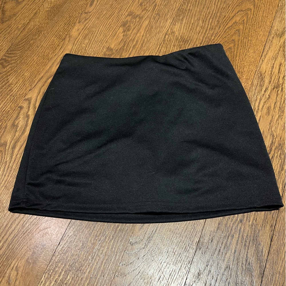 Black skort